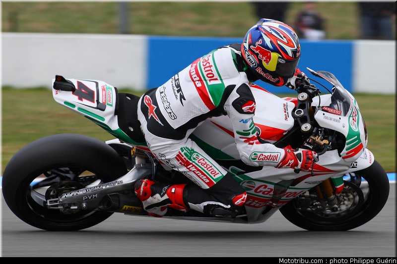 sbk_rea_07_angleterre_donington_2011