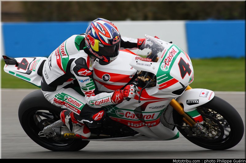 sbk_rea_08_angleterre_donington_2011