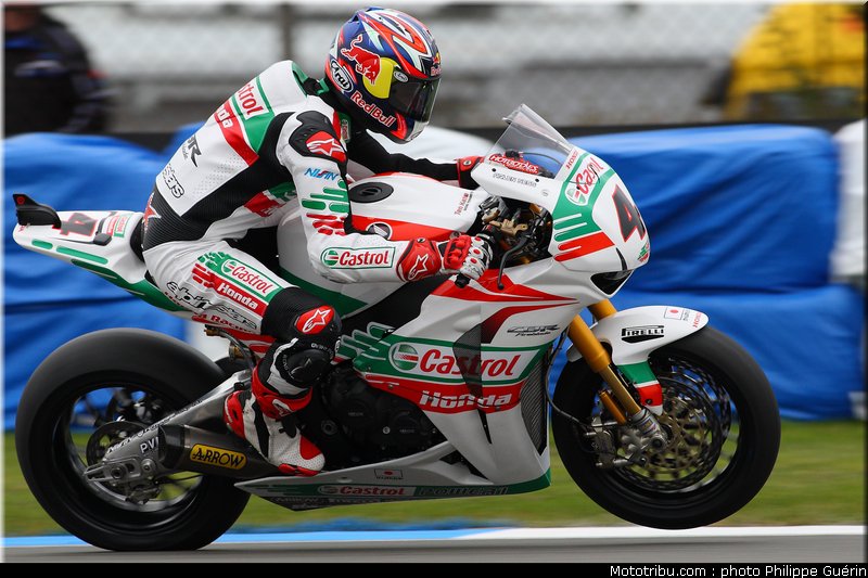 sbk_rea_10_angleterre_donington_2011