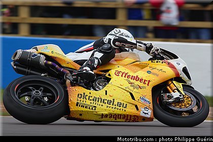 sbk_guintoli_08_angleterre_donington_2011.JPG