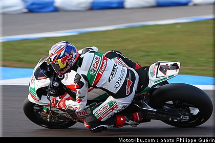 sbk_rea_06_angleterre_donington_2011.JPG