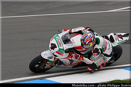 sbk_rea_13_angleterre_donington_2011.JPG