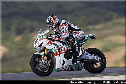 sbk_rea_15_angleterre_donington_2011.jpg