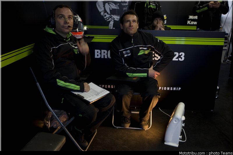 sbk_kawasaki_7_angleterre_donington_2011