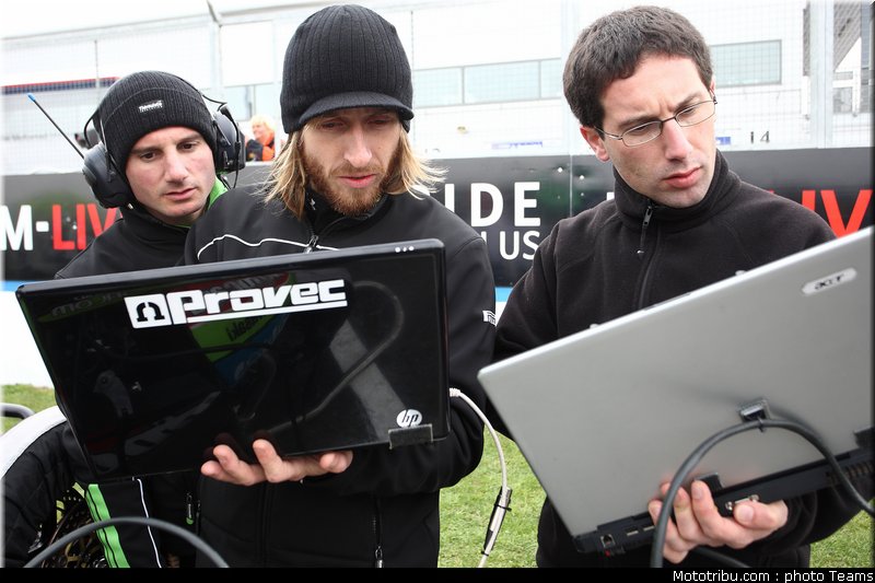 sbk_kawasaki_9_angleterre_donington_2011