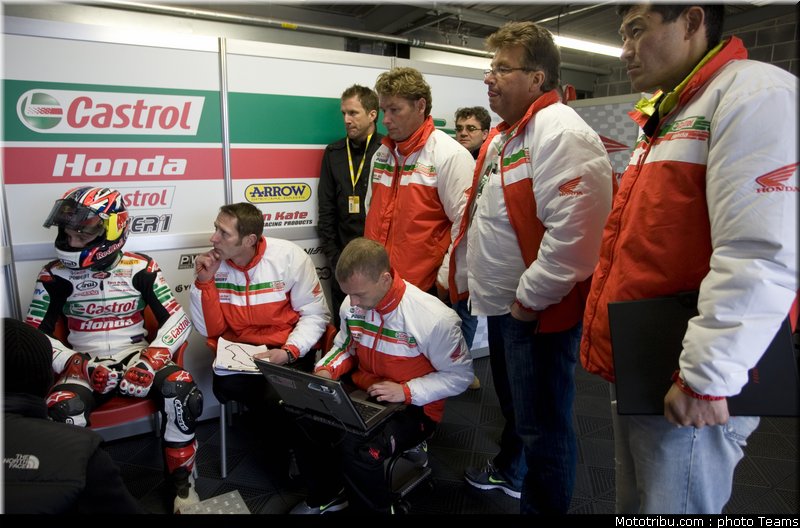 sbk_rea_02_angleterre_donington_2011