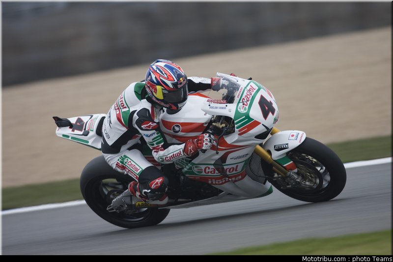 sbk_rea_10_angleterre_donington_2011