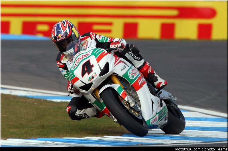 sbk_rea_12_angleterre_donington_2011