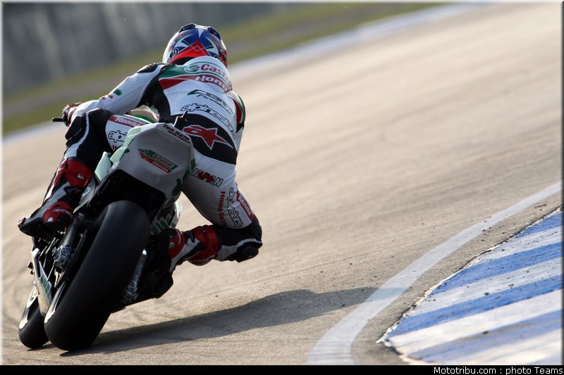 sbk_rea_13_angleterre_donington_2011
