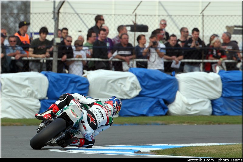sbk_rea_18_angleterre_donington_2011
