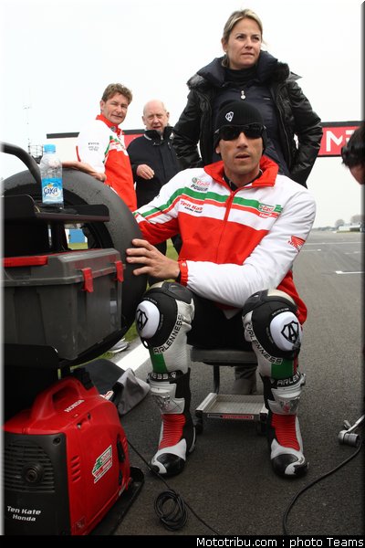 sbk_xaus_01_angleterre_donington_2011