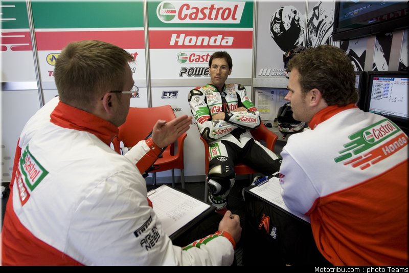 sbk_xaus_02_angleterre_donington_2011