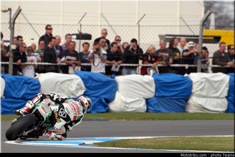 sbk_xaus_16_angleterre_donington_2011