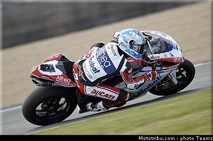 sbk_checa_7_angleterre_donington_2011.jpg
