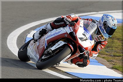 sbk_checa_8_angleterre_donington_2011.jpg