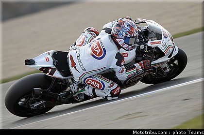 sbk_haga_03_angleterre_donington_2011.jpg