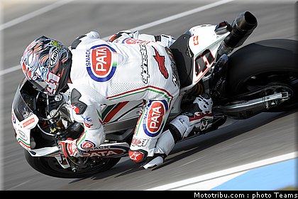 sbk_haga_06_angleterre_donington_2011.jpg