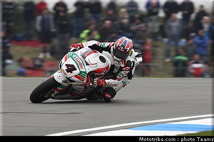 sbk_rea_04_angleterre_donington_2011.jpg