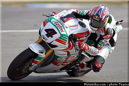 sbk_rea_16_angleterre_donington_2011.jpg