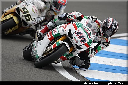 sbk_xaus_03_angleterre_donington_2011.jpg
