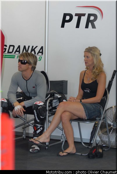 sbk_pitbabe_01_italie_monza_2011
