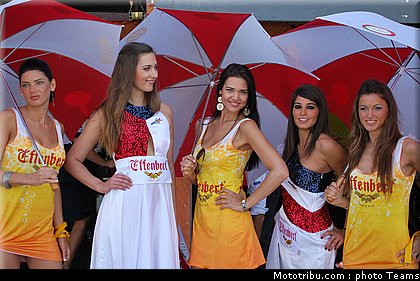sbk_pitbabes_02_san_marin_misano_2011.jpg