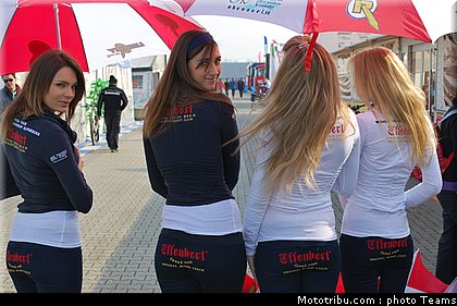 sbk_pitbabes_06_san_marin_misano_2011.jpg