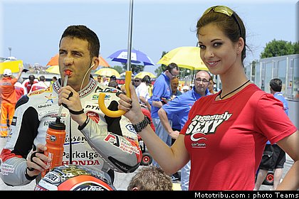 sbk_pitbabes_09_san_marin_misano_2011.jpg