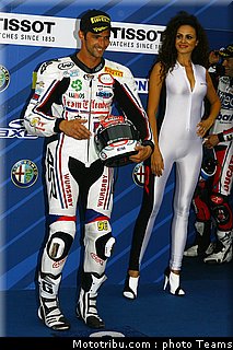 sbk_pitbabes_23_san_marin_misano_2011.jpg