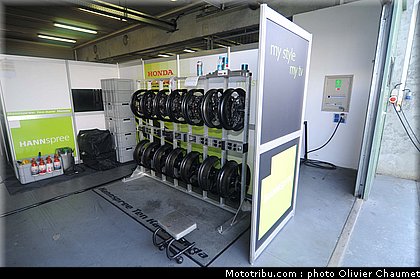 sbk_paddock_002_republique_tcheque_brno_2011.jpg