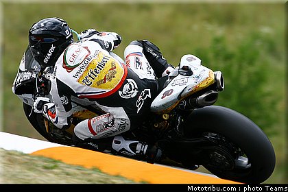 sbk_guintoli_001_republique_tcheque_brno_2011.jpg