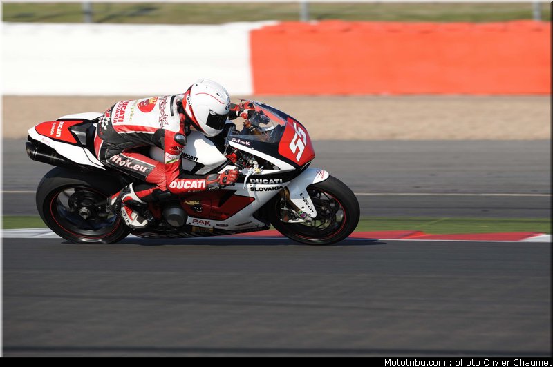 1000stk_svitok_002_angleterre_silverstone_2011