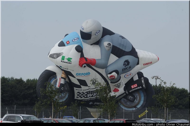 sbk_ambiance_001_angleterre_silverstone_2011