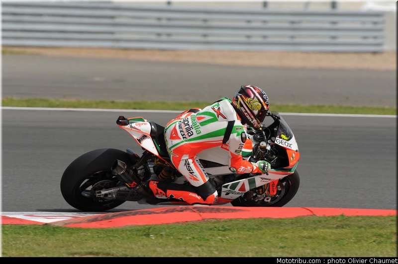 sbk_biaggi_001_angleterre_silverstone_2011