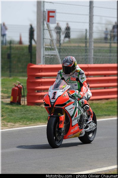 sbk_biaggi_004_angleterre_silverstone_2011