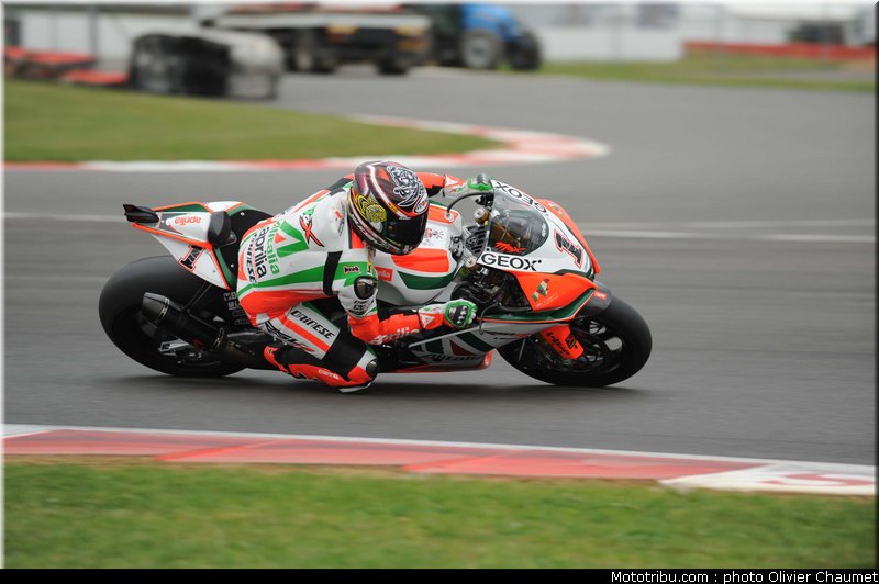 sbk_biaggi_013_angleterre_silverstone_2011