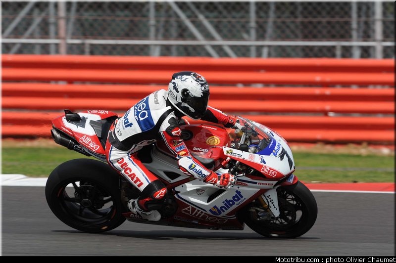 sbk_checa_001_angleterre_silverstone_2011