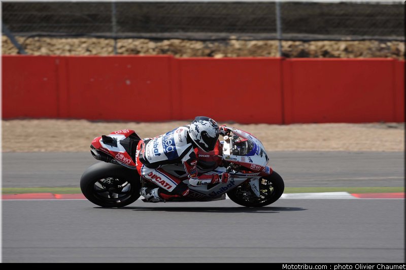 sbk_checa_003_angleterre_silverstone_2011