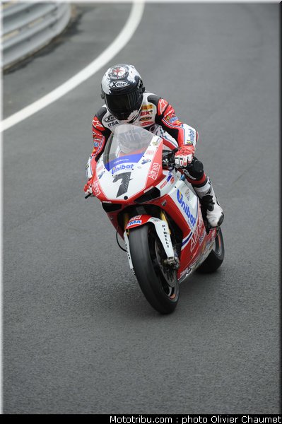 sbk_checa_007_angleterre_silverstone_2011