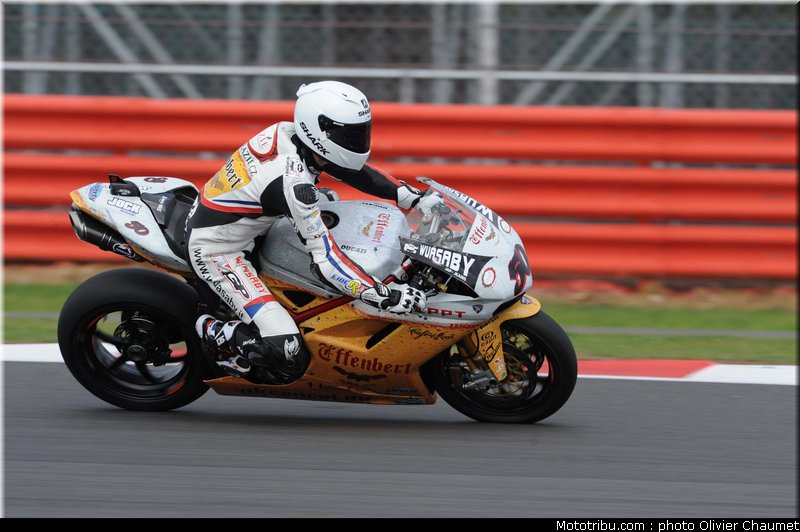 sbk_guintoli_001_angleterre_silverstone_2011