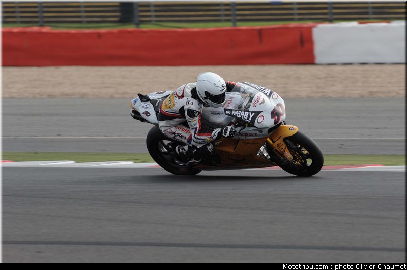 sbk_guintoli_004_angleterre_silverstone_2011