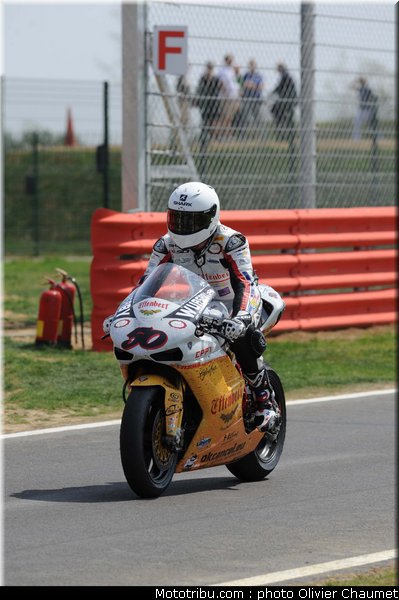 sbk_guintoli_006_angleterre_silverstone_2011