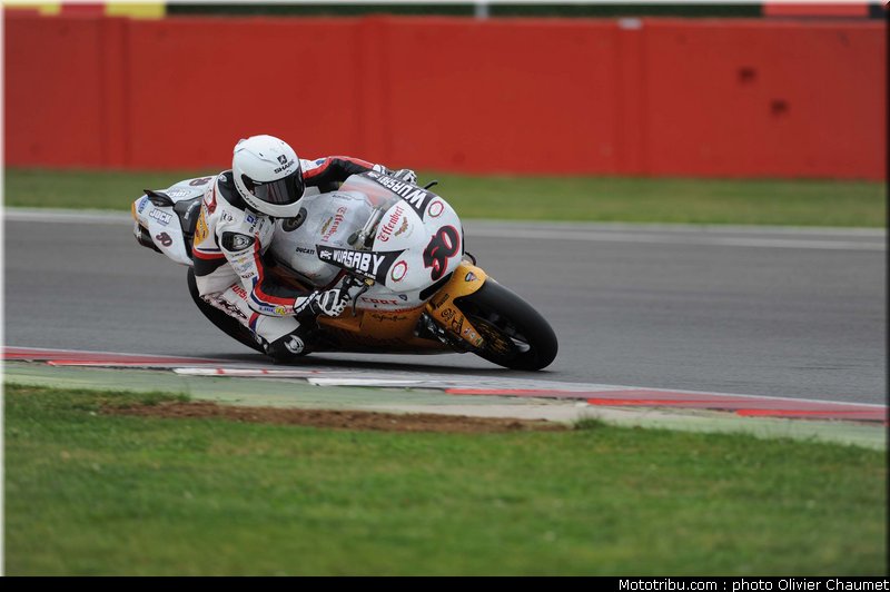 sbk_guintoli_007_angleterre_silverstone_2011