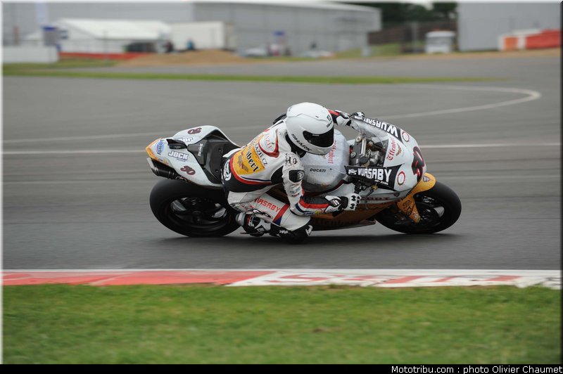 sbk_guintoli_008_angleterre_silverstone_2011