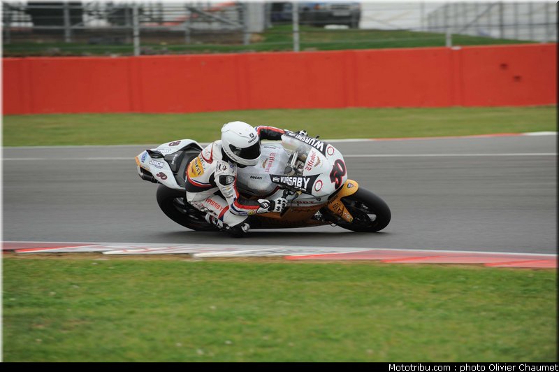 sbk_guintoli_009_angleterre_silverstone_2011