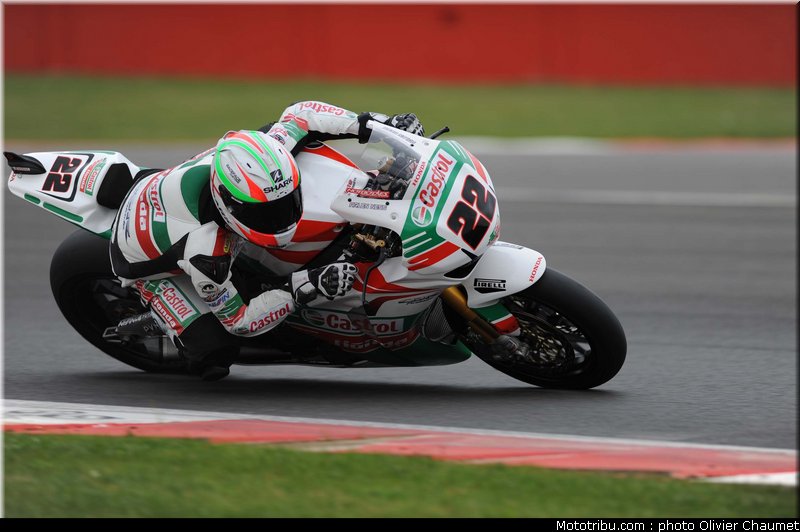 sbk_lowes_a_003_angleterre_silverstone_2011