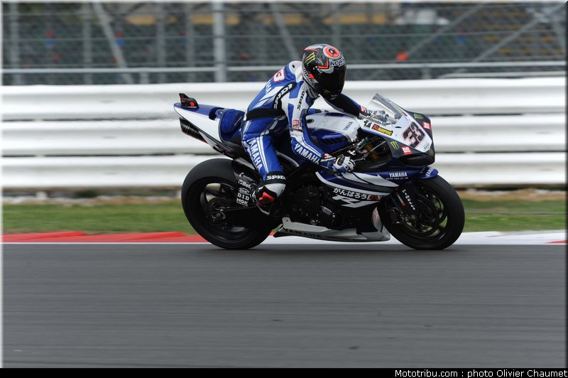 sbk_melandri_002_angleterre_silverstone_2011