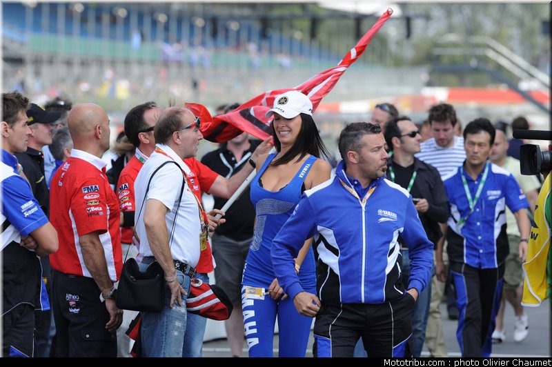 sbk_pitbabe_008_angleterre_silverstone_2011