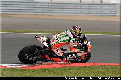 sbk_biaggi_001_angleterre_silverstone_2011.jpg