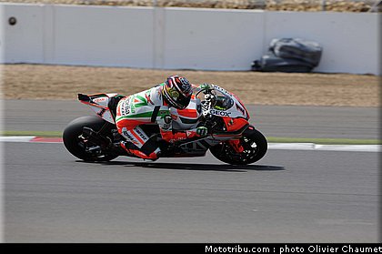 sbk_biaggi_002_angleterre_silverstone_2011.jpg